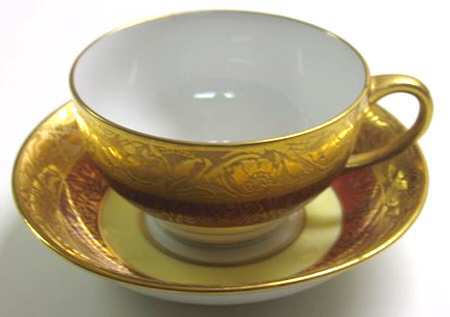 HUT1977 Footed Cup & Saucer Set