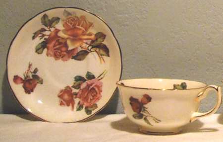 133 Footed Cup & Saucer Set