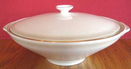 18317 Round Covered Vegetable