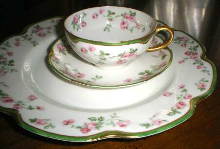 H4069 Flat Cup & Saucer Set