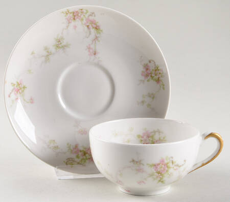 H4072 Footed Cup & Saucer Set