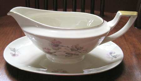 HC1196 Gravy Boat with Attached Underplate