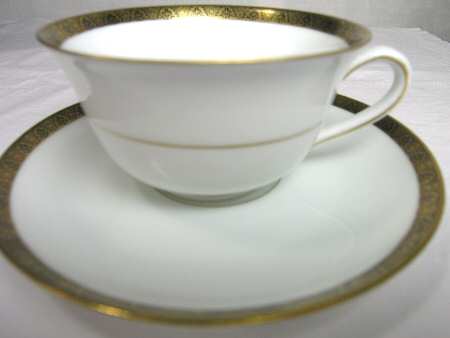 5215 Footed Cup & Saucer Set