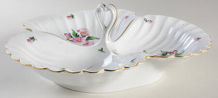 HER73 3 Part Shell Shaped Dish w/Center Handle