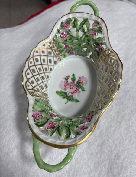 HER73 7" Handled Oval Open Weave Basket
