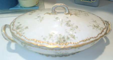 Schleiger 150-24 Oval Covered Vegetable