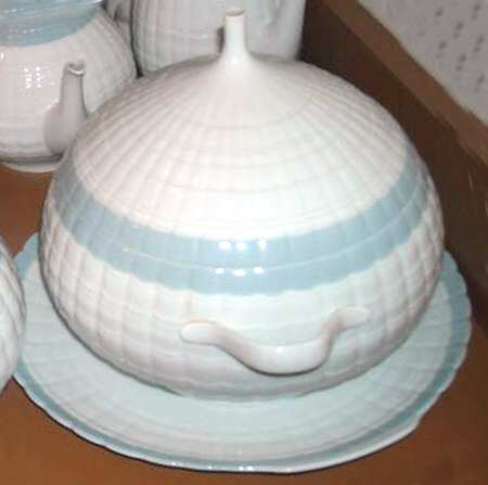 HUT2011 Tureen & Lid w/Underplate