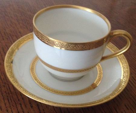 H4114 Flat Cup & Saucer Set