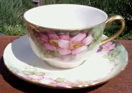 HUT2013 Flat Cup & Saucer Set