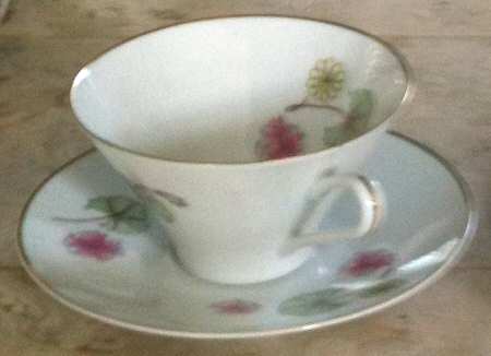 03354 Flat Cup & Saucer Set