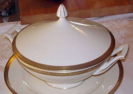 HC1049 Round Covered Vegetable
