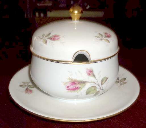 04647 Round Gravy Boat & Lid with Underlate