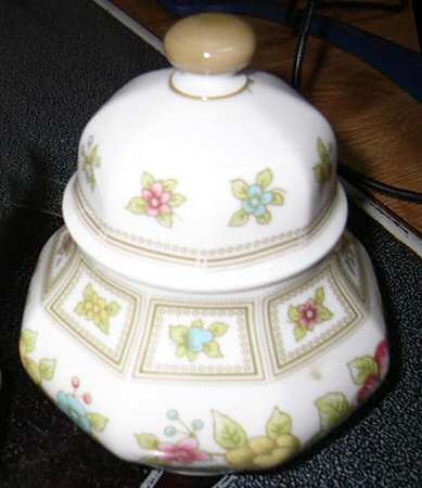 HUT2032 Sugar Bowl & Lid