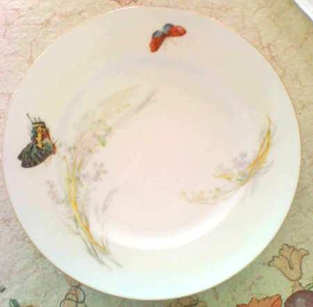 Meadow Visitors (Smooth, No Bird, Gold Trim) Dinner Plate