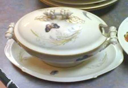 Meadow Visitors (Smooth, No Bird, Gold Trim) Tureen & Lid w/Underplate
