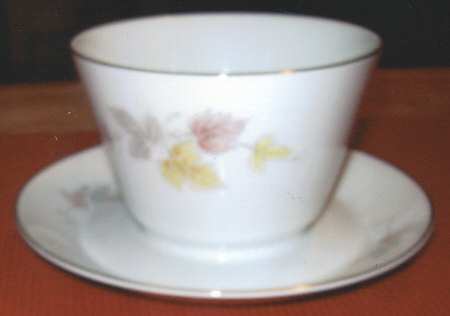 9062 Gravy Boat with Attached Underplate