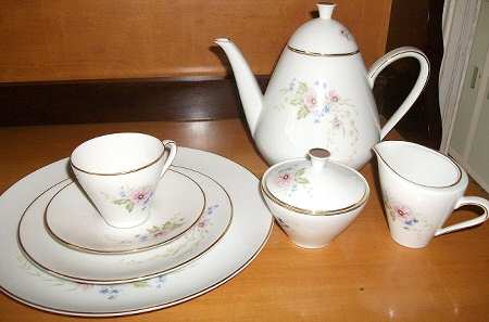 HUT2079 Flat Cup & Saucer Set