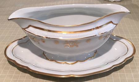 HUT2083 Gravy Boat with Attached Underplate