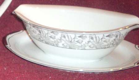 HYA38 Gravy Boat with Attached Underplate