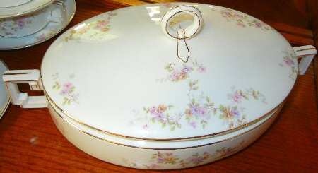 9883 Oval Covered Vegetable