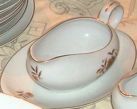 Sunburst Gravy Boat & Underplate