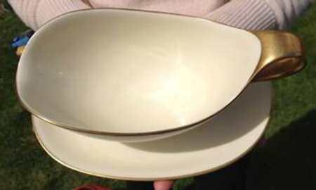 16292 Gravy Boat with Attached Underplate