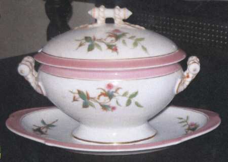 Moss Rose Sauce Boat & Lid with Underplate