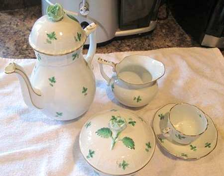 HER79 Flat Cup & Saucer Set