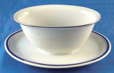 7506 Gravy Boat with Attached Underplate