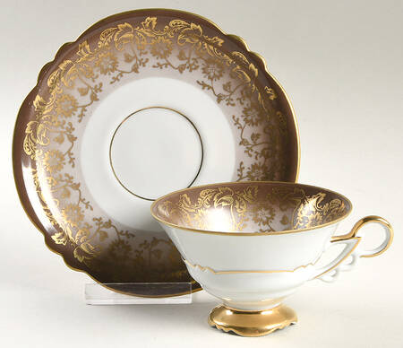 7132-4B260 Footed Cup & Saucer Set