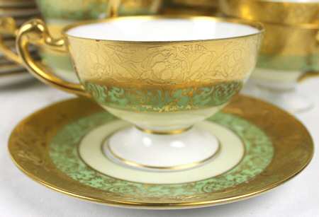 HUT2146 Footed Cup & Saucer Set