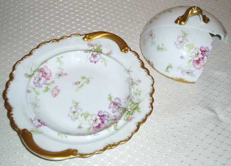 H4269 Oval Covered Vegetable