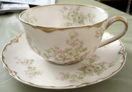 Schleiger 1173-8 Flat Cup & Saucer Set