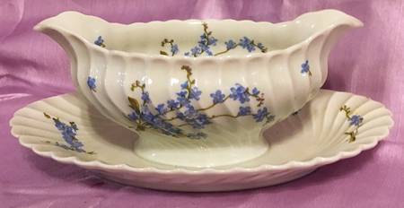 H4368 Gravy Boat with Attached Underplate