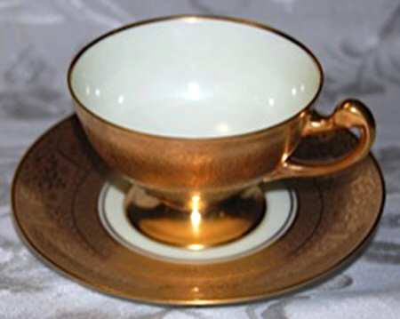 HUT2157 Footed Cup & Saucer Set