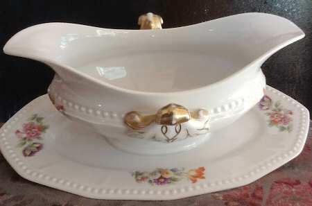 HUT2159 Gravy Boat with Attached Underplate