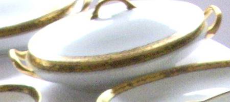 HUT2164 Oval Covered Vegetable