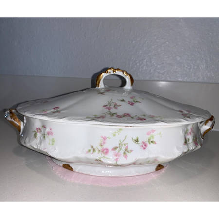 H4396 Oval Covered Vegetable