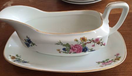 6395 Gravy Boat & Underplate
