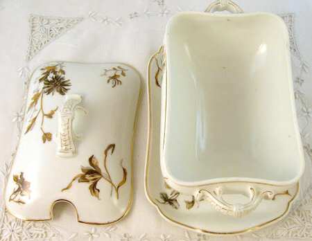 Schleiger 1154-7 Gravy Boat w/Attached Underplate & Lid