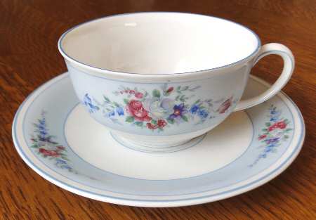 HUT2184 Footed Cup & Saucer Set