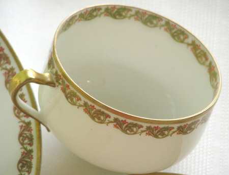 H4485 Footed Cup