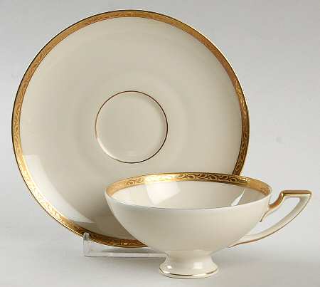 HC1306 Footed Demitasse Cup & Saucer Set