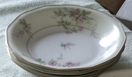 Sylvia Cream Rim (Pilgrim) Fruit/Dessert (Sauce) Bowl