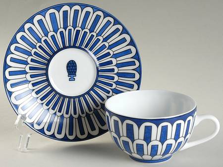Bleus d'Ailleurs Footed Cup & Saucer Set