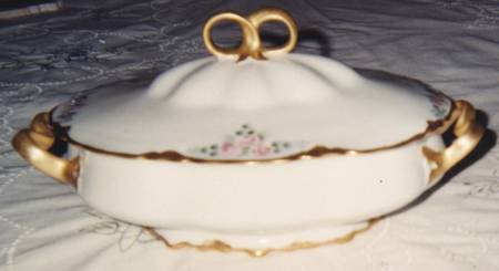 Hut3004 Oval Covered Vegetable