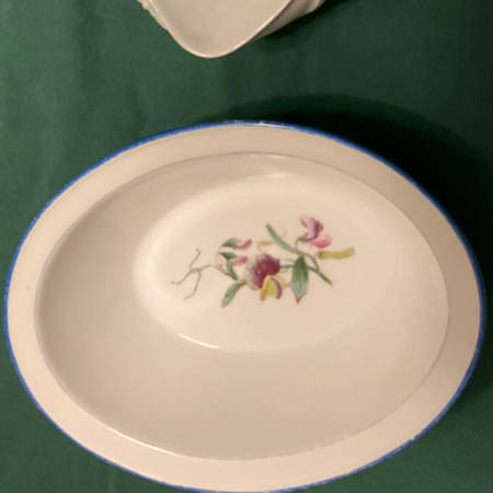 H4294 9" Oval Vegetable Bowl