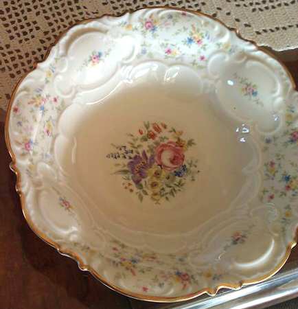8029 10" Round Vegetable Bowl