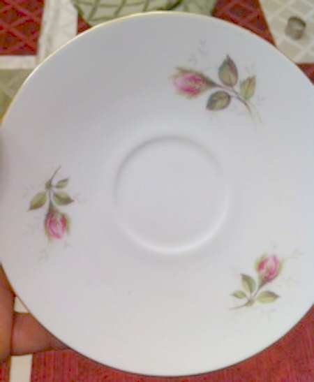 HUT1472 (Gold Trim) Saucer