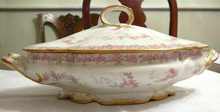 9121 Oval Covered Vegetable